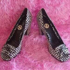 Coach Corey Black White Peekaboo Toe Heels Never Worn 11
